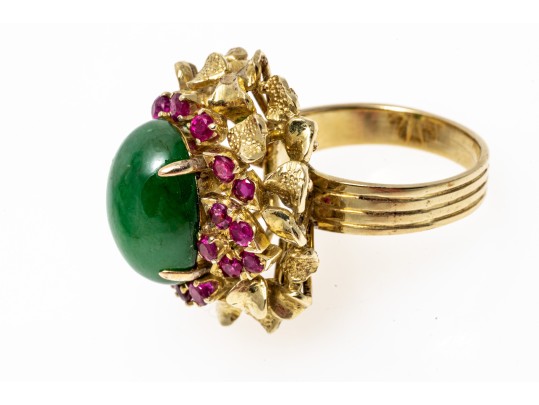 14k Yellow Gold Lovely Vintage Nephrite Jade Ring With A Ruby Cluster Border, Size 5.75