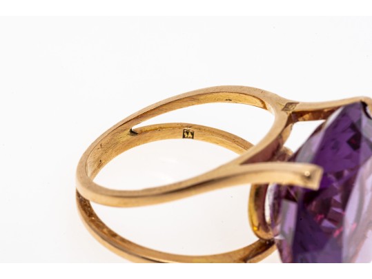 18k Yellow Gold Striking Large Vintage Synthetic Purple Sapphire Ring, Size 5.75