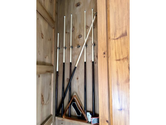 Stately Brunswick 8 FT Pool Table - Pristine Condition