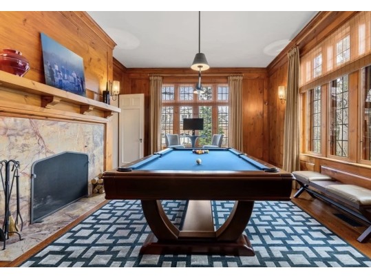 Stately Brunswick 8 FT Pool Table - Pristine Condition