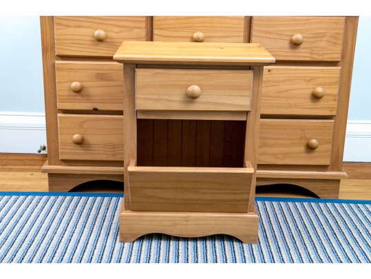 Dresser & Nightstand Cottage Pine Set