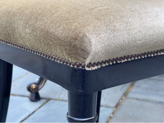 Dessin Fournir Mohair Velvet Chair 