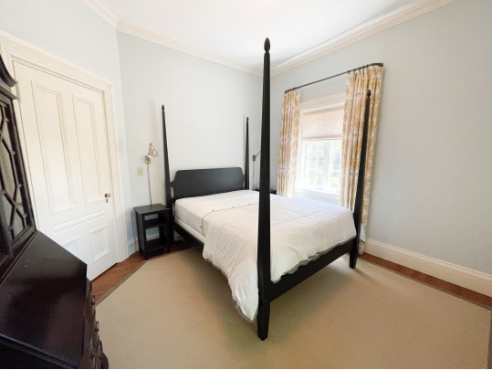 Four Poster Bed - Queen Size