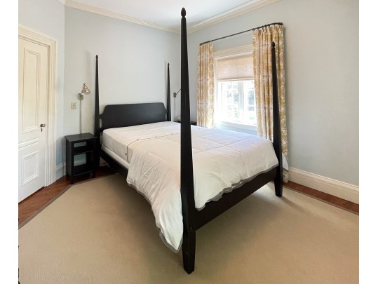 Four Poster Bed - Queen Size