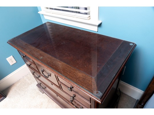 Stanley Furniture Georgian Chest With Glass Top