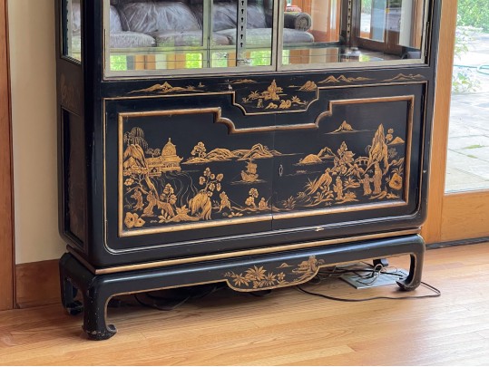 Stunning Chinoiserie Ebonized And Gilt Decorated Vitrine, 20th C. 
