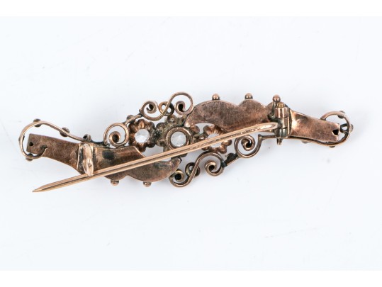 9k Rose Gold Pretty Antique Swirl Bar Brooch, Set With White Topaz Stones