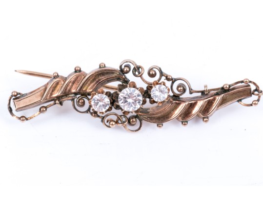 9k Rose Gold Pretty Antique Swirl Bar Brooch, Set With White Topaz Stones