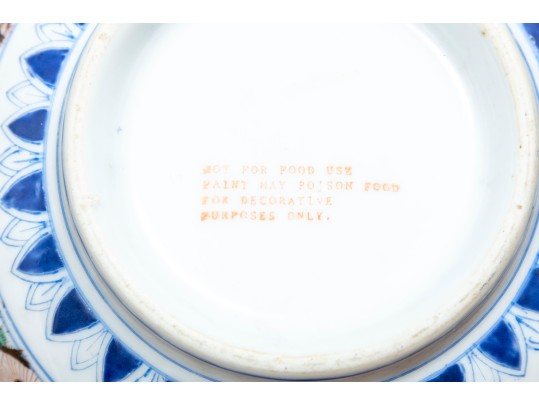 Mid-Century Chinese Porcelain Decorative Imari Style Bowl