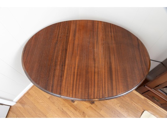 Traditional Gateleg Table With Drawer