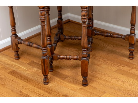 Traditional Gateleg Table With Drawer