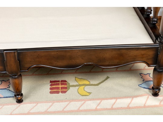 French Provincial Daybed Settee