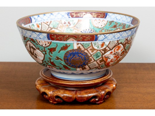 Mid-Century Chinese Porcelain Decorative Imari Style Bowl