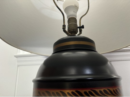 Chinoiserie Tole Tea Caddy Form Table Lamp