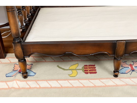 French Provincial Daybed Settee