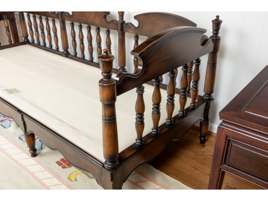 French Provincial Daybed Settee