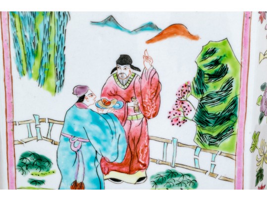 Chinese Famille Rose Porcelain Tea Caddy On A Wood Stand