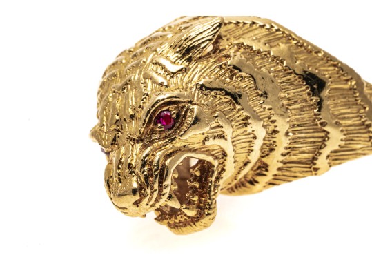 18k Yellow Gold Figural Roaring Tigers Head Ring With Ruby Eyes, Size 7.5