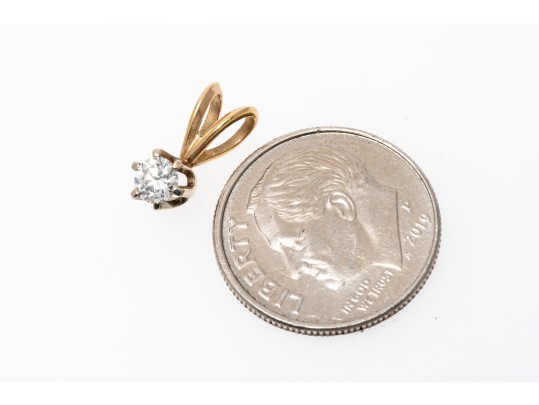 14k Yellow Classic Round Brilliant Cut Diamond Solitaire Pendant