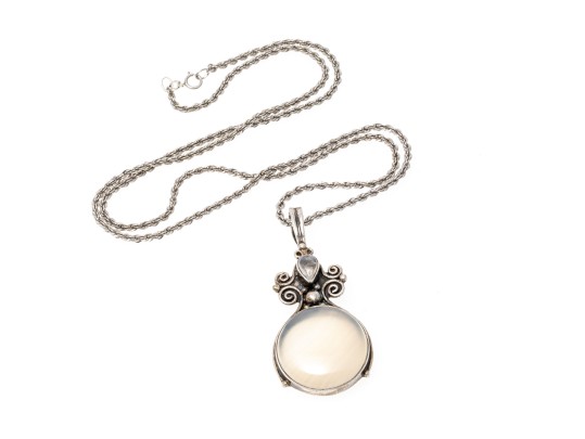 Charming Sterling And Pale Agate Pendant Necklace
