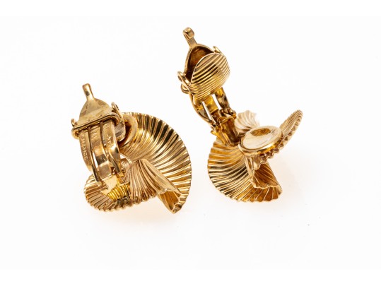 Opposing Ribbed Clip Back Earrings