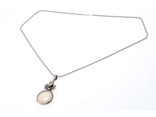 Charming Sterling And Pale Agate Pendant Necklace