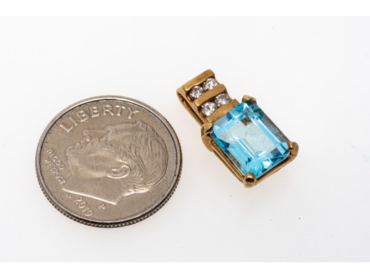 14K Simple Topaz And Diamond Pendant