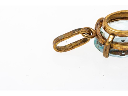 Simple 18K And Oval Aquamarine Pendant