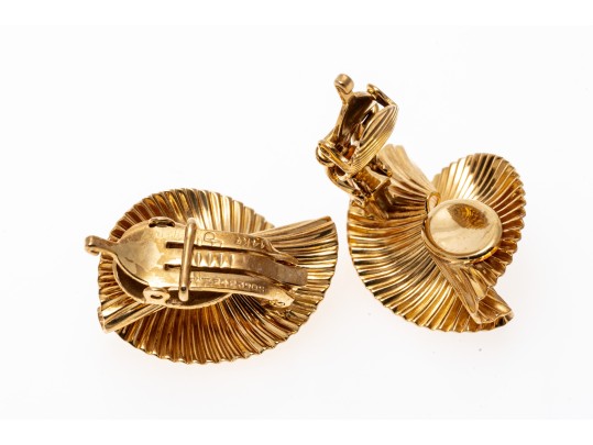 Opposing Ribbed Clip Back Earrings