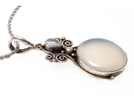 Charming Sterling And Pale Agate Pendant Necklace