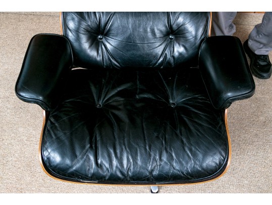 Original Herman Miller Eames Rosewood Finished Lounge Chair With Ottoman