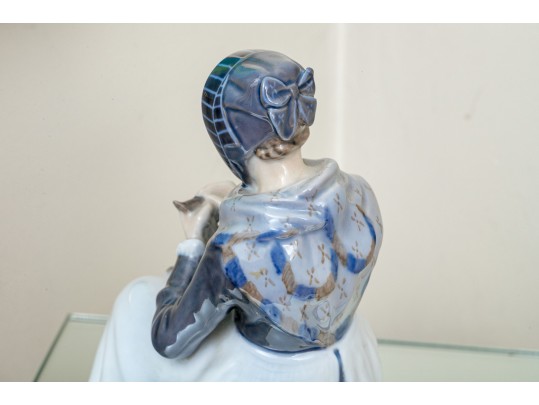 Vintage ROYAL COPENHAGEN 1317 Woman KNITTING / Sewing Bentner Porcelain Figurine