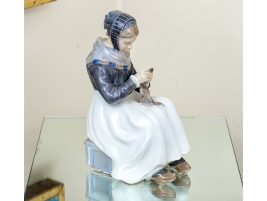 Vintage ROYAL COPENHAGEN 1317 Woman KNITTING / Sewing Bentner Porcelain Figurine