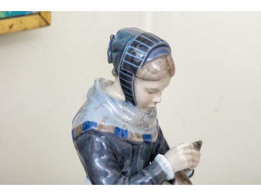 Vintage ROYAL COPENHAGEN 1317 Woman KNITTING / Sewing Bentner Porcelain Figurine