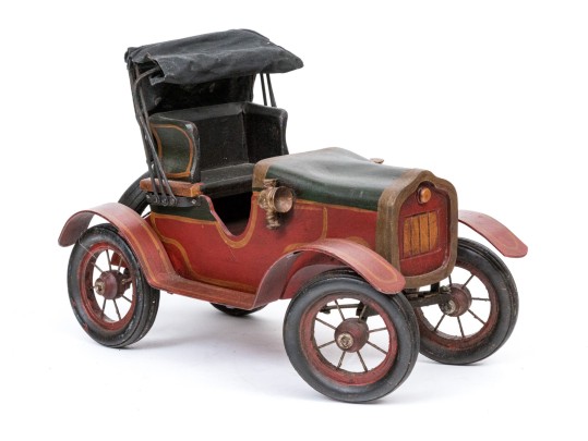 Decorative Paint Finished Metallic Antique Car Model