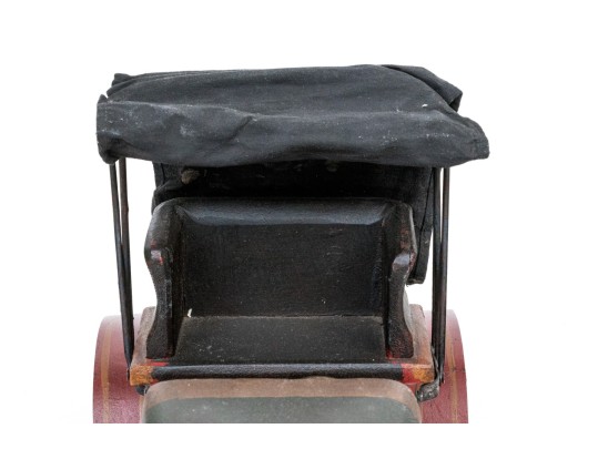 Decorative Paint Finished Metallic Antique Car Model