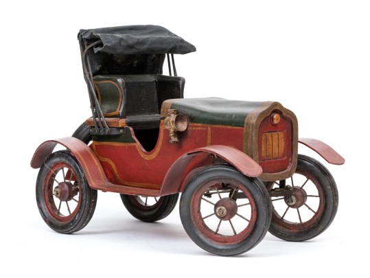 Decorative Paint Finished Metallic Antique Car Model
