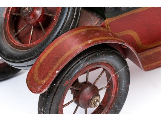 Decorative Paint Finished Metallic Antique Car Model