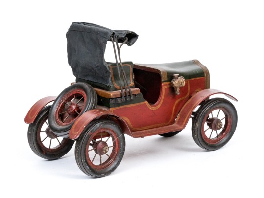 Decorative Paint Finished Metallic Antique Car Model