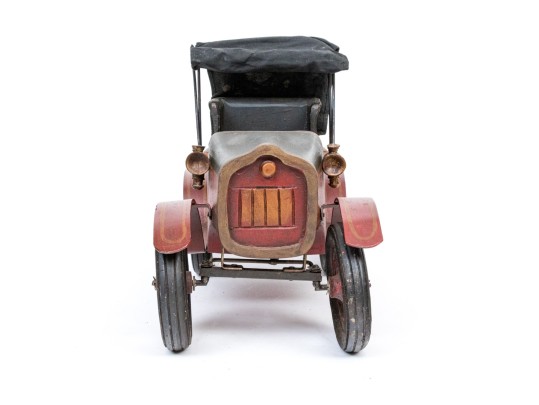 Decorative Paint Finished Metallic Antique Car Model