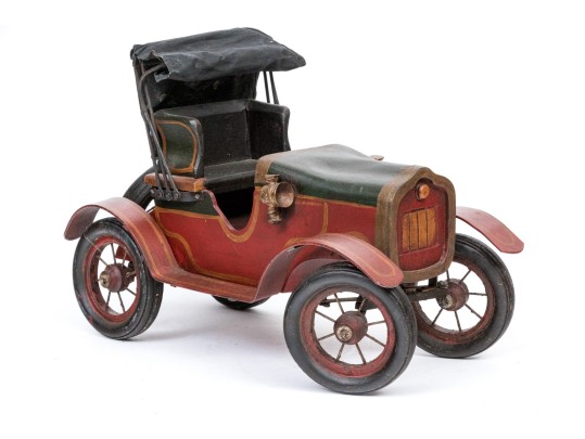 Decorative Paint Finished Metallic Antique Car Model