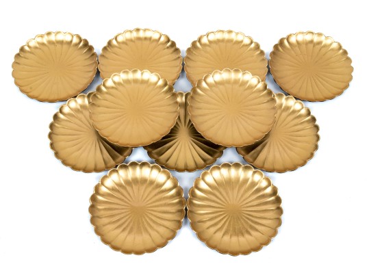 Set Of 11 Japanese Lacquered Chrysanthemum Form Plates