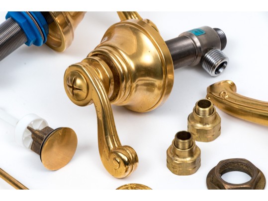 Brass Three Piece Faucet Set With Hardware