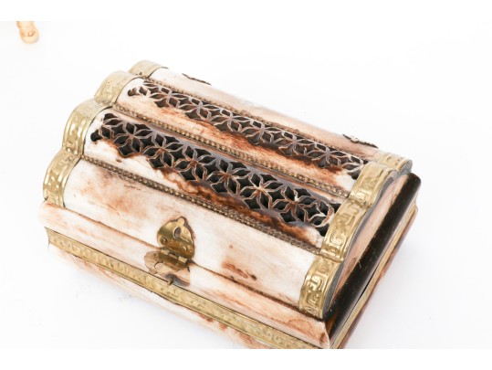 Pretty Trio Of Table Top Decor