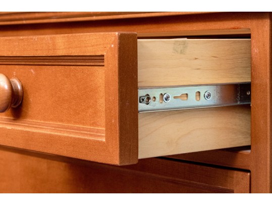 Traditional Chest Of Drawers