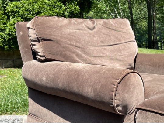 Stylish Basset Furniture Upholstered Chaise Lounge