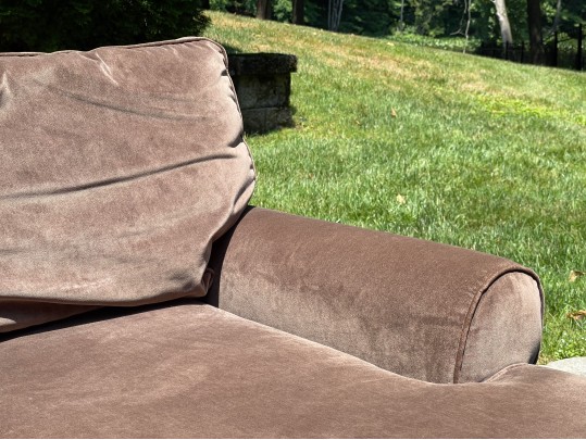 Stylish Basset Furniture Upholstered Chaise Lounge