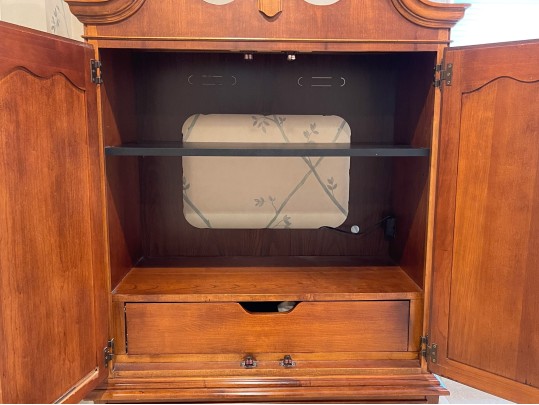 Stunning American Drew Cherry Chippendale Style Media Armoire