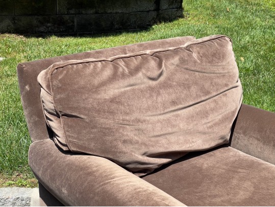 Stylish Basset Furniture Upholstered Chaise Lounge