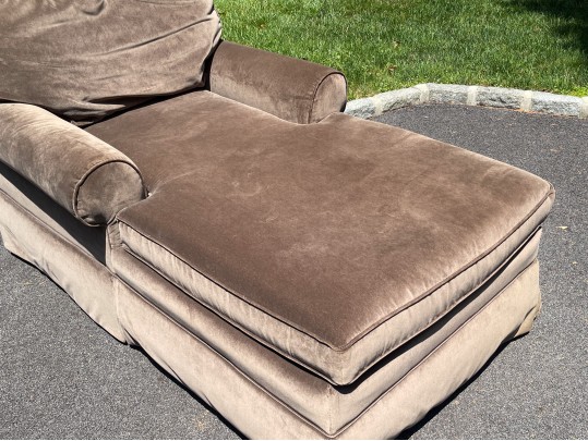 Stylish Basset Furniture Upholstered Chaise Lounge